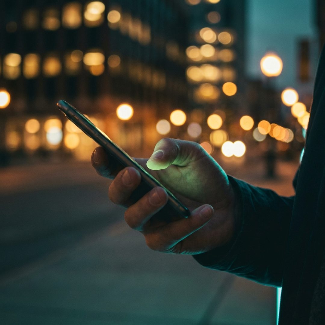 Anúncio no Instagram abrindo conversa de WhatsApp entre empresa e cliente